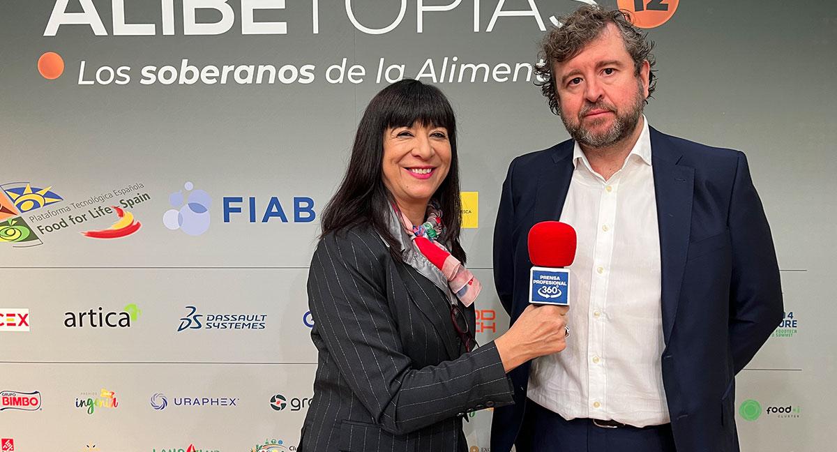 Eduardo Cotillas, director de I+D+i de FIAB y secretario general de Food for Life-Spain, con Lola Fernández Paniagua, directora de Dulces Noticias y Tecnifood (editorial Prensa Profesional)