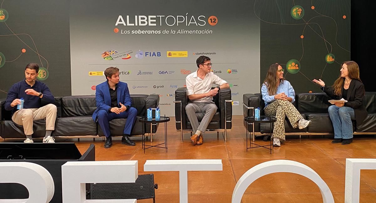 Mesa redonda con Adrián Valdeolmillos, Chief Growth Officer de Uraphex; Ana Molina, CEO y cofundadora de Grodi; Alejandro Atienza, de AJAX DNA, y John Simpson, CEO y cofundador de Frechcheck, moderada por ICEX