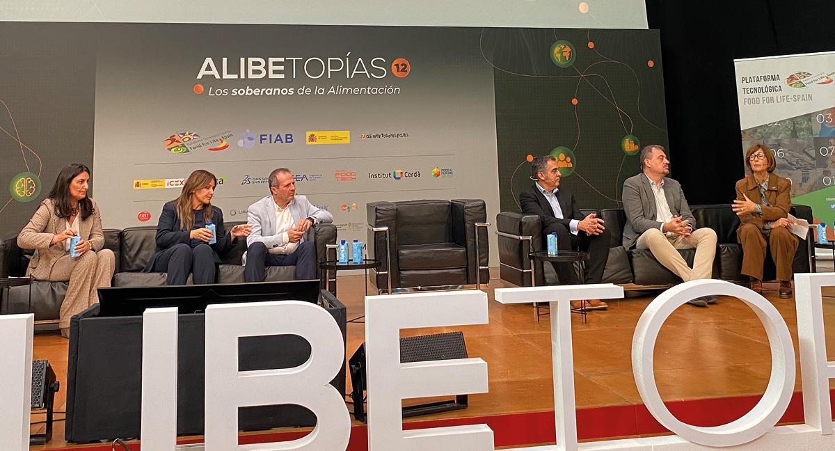 Mesa redonda moderada por Cristina Ramírez de Lara, directora general de Vitartis, con Juan Viejo, director gerente de FOOD+i; Jon Ander Egaña, CEO de Basque Food Cluster; Román Muñoz, gerente de Madrifood; Sandra Aguirre, gerente de Nagrifood, y Carolina Fernández, de Agroclúster Castilla-La Mancha
