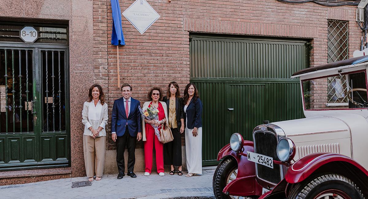 El alcalde de Madrid y La Casera inauguran una placa conmemorativa en el distrito de Tetuán