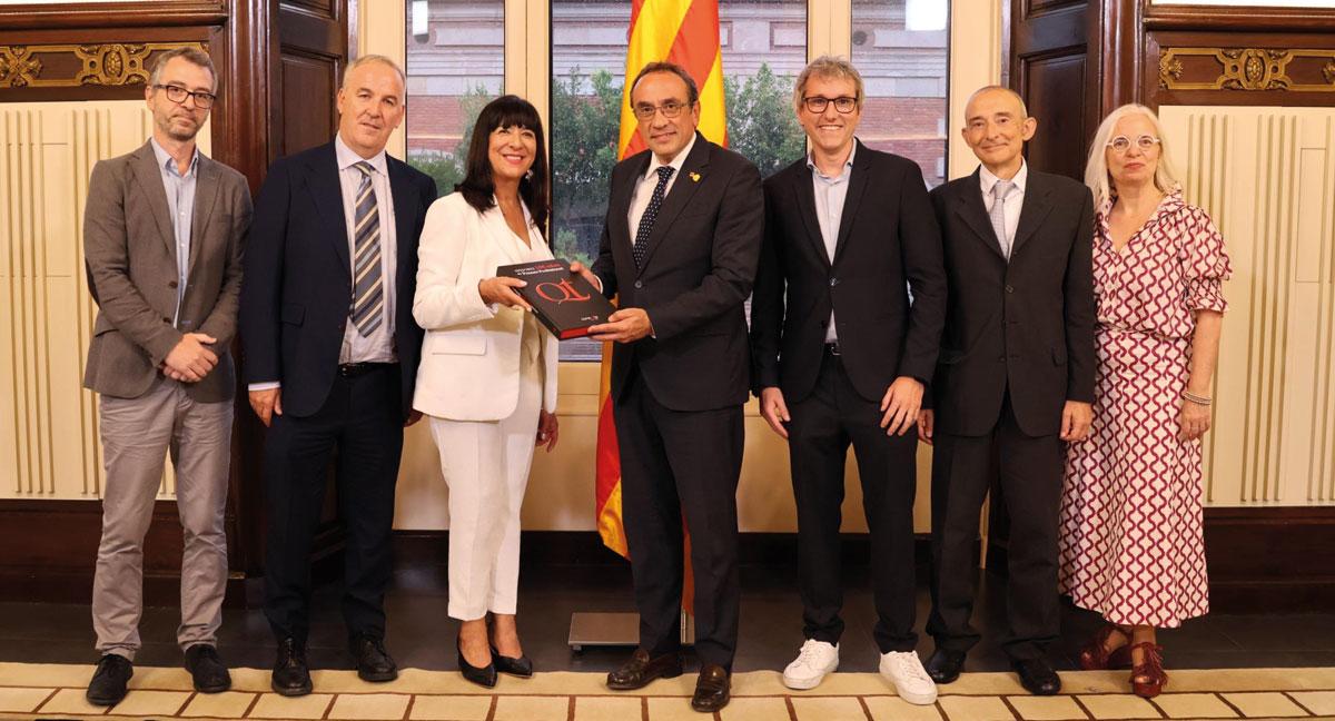 Josep Rull recibe a Coneqtia en el Parlament y pone en valor el rigor de la prensa profesional