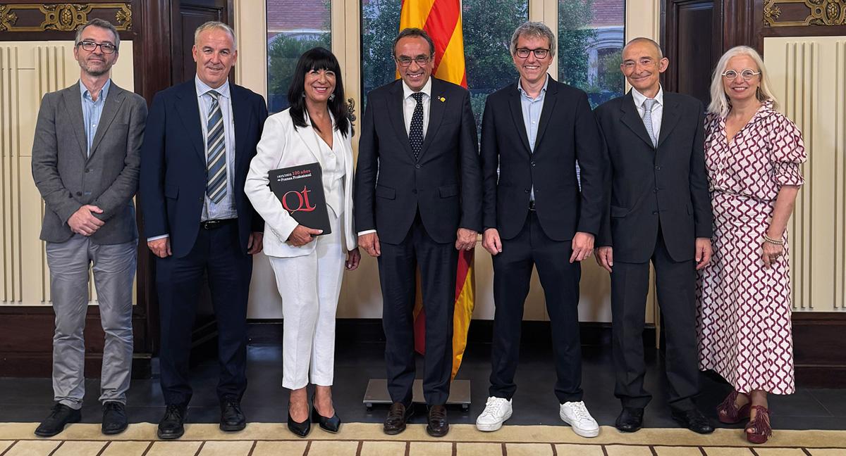 Josep Rull recibe a Coneqtia en el Parlament y pone en valor el rigor de la prensa profesional