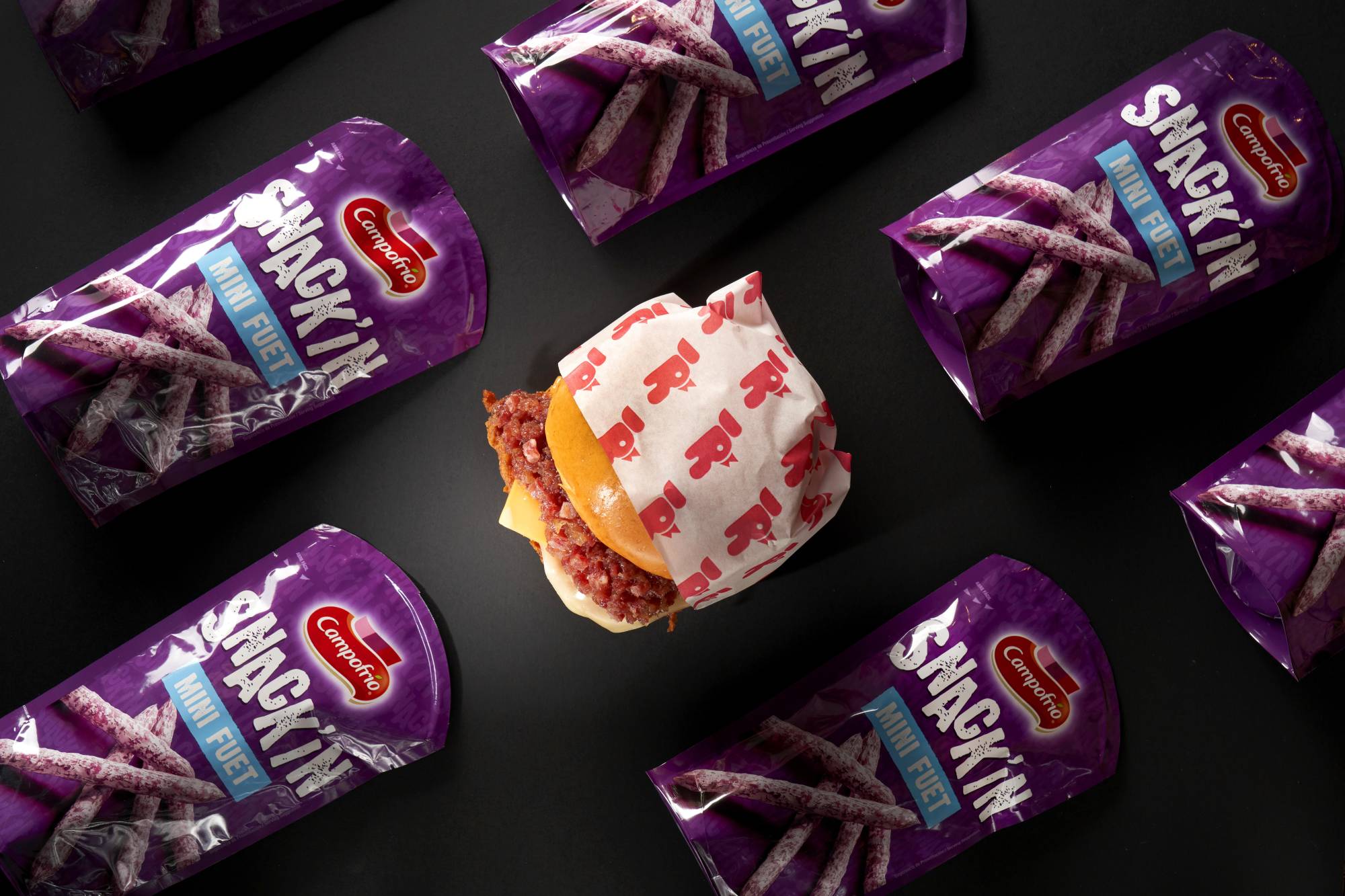 Snack’IN de Campofrío y Roost Chicken se unen para crear la fuet burger