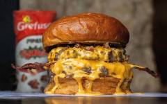 Grefusa y Hundred lanzan <i>Tijuana x100</i>, primera hamburguesa hecha con <i>Pipas Tijuana</i>