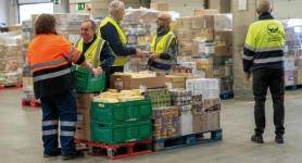 Fundación Alimerka refuerza su compromiso social con la donación de productos y la entrega de vales