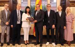 Josep Rull recibe a Coneqtia en el Parlament y pone en valor el rigor de la prensa profesional