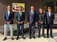 Josep Rull visita las instalaciones de Chocolates Torras
