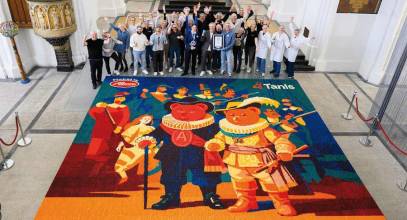 Tanis bate un récord mundial con un mosaico de Rembrandt hecho de jellies