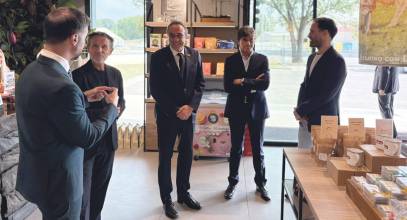 Josep Rull visita las instalaciones de Chocolates Torras