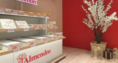 El Almendro refuerza su campaña navideña con una pop-up en Madrid