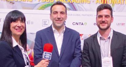 Sergi Fabregat con el equipo de Dulces Noticias desplazado a la feria