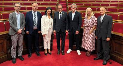 Josep Rull recibe a Coneqtia en el Parlament y pone en valor el rigor de la prensa profesional
