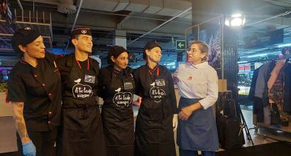 Bárbara Buenache, Chef Ejecutiva de Alcampo, junto a su equipo