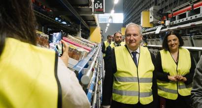 Jordi Hereu visita Frit Ravich para conocer su hoja de ruta industrial