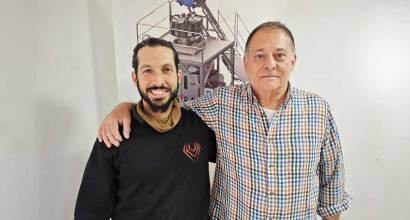 José María Pérez (dcha.) junto a Javier Vallejo, quien toma su relevo en la empresa