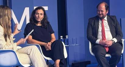 Pablo Conde, director general de Desarrollo de Negocio Internacional de ICEX España, y Adriana Domínguez, presidenta ejecutiva y consejera delegada de Adolfo Domínguez