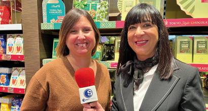 Anna Pérez, Directora de Marketing de Lindt & Sprüngli Iberia junto a Lola Fernández Paniagua, directora de Dulces Noticias