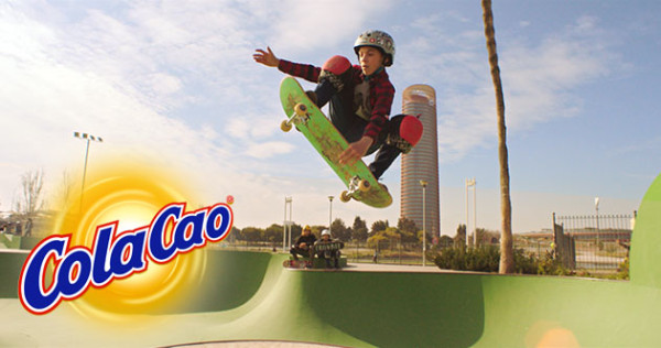 El joven skater David Parrilla protagoniza la nueva campaña de Cola Cao
