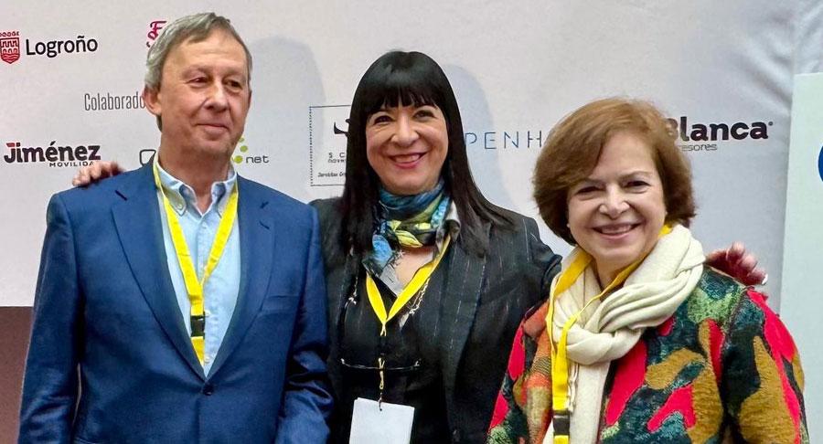 Lola Fernández Paniagua entre Ignacio Rojas vicepresidente primero de Clave y presidente de Peldaño y Matilde Pelegrí, vocal de Clabe y presidenta de Grupo Senda