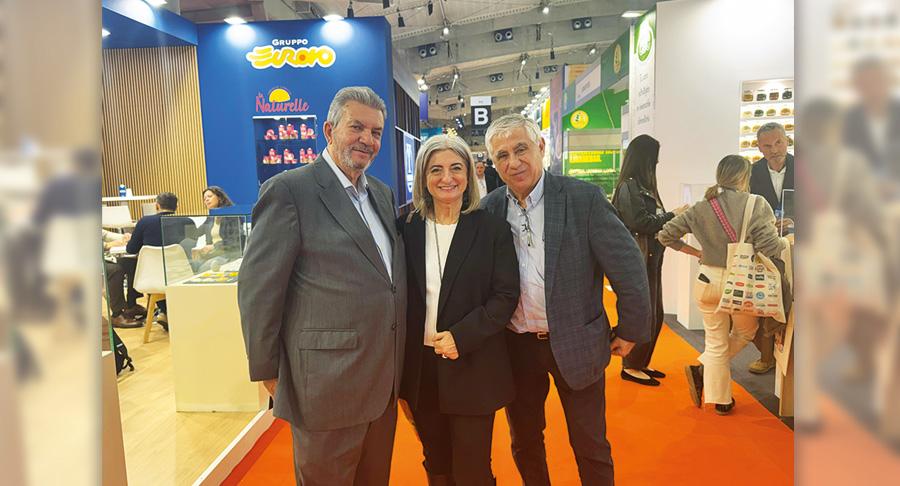 Leon Gutiérrez, de Saexma, junto a Antonio Flamenco y Conchi Lozano, de Tostados de Calidad y El Rincón (visitantes)