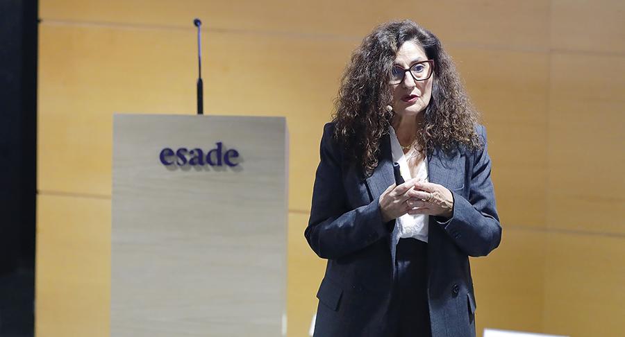 Rosa Carabel defiende el modelo cooperativo como clave de la transformación de Eroski
