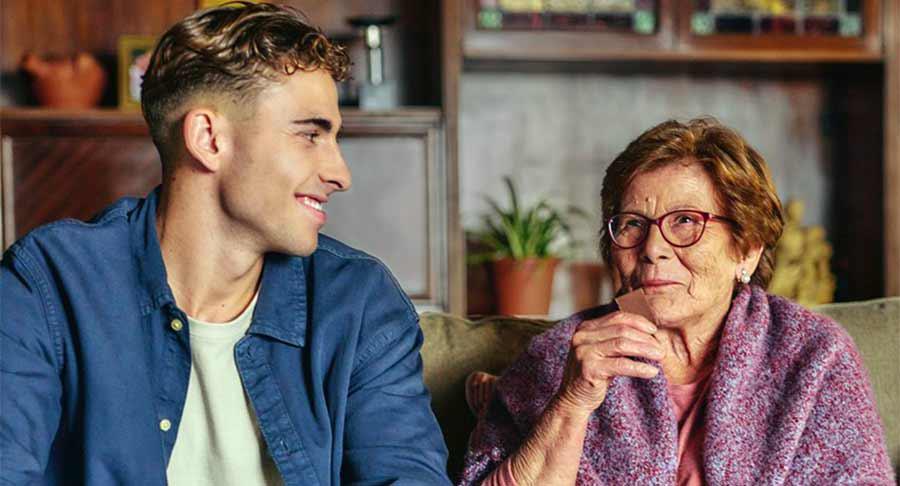 Mondelēz revela que el 72% de los españoles destaca el papel de los abuelos en la infancia